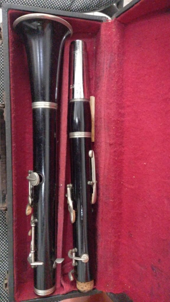 Clarinete Rizetti usado reliquia vendemos reformado. Aceitamos offerta.
