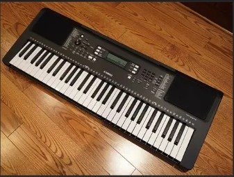 Teclado Yamaha PSR E373 por R$1500. Estado de novo.